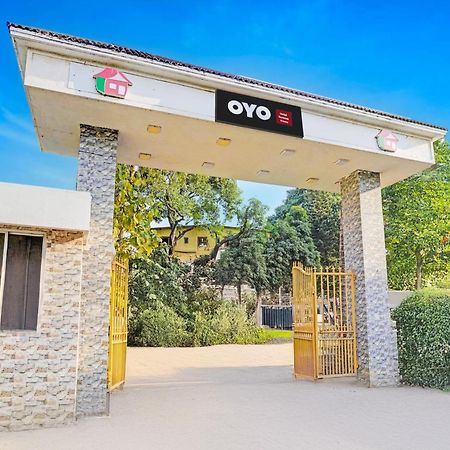 Collection O 83541 Hotel Summer House Daman Exterior foto