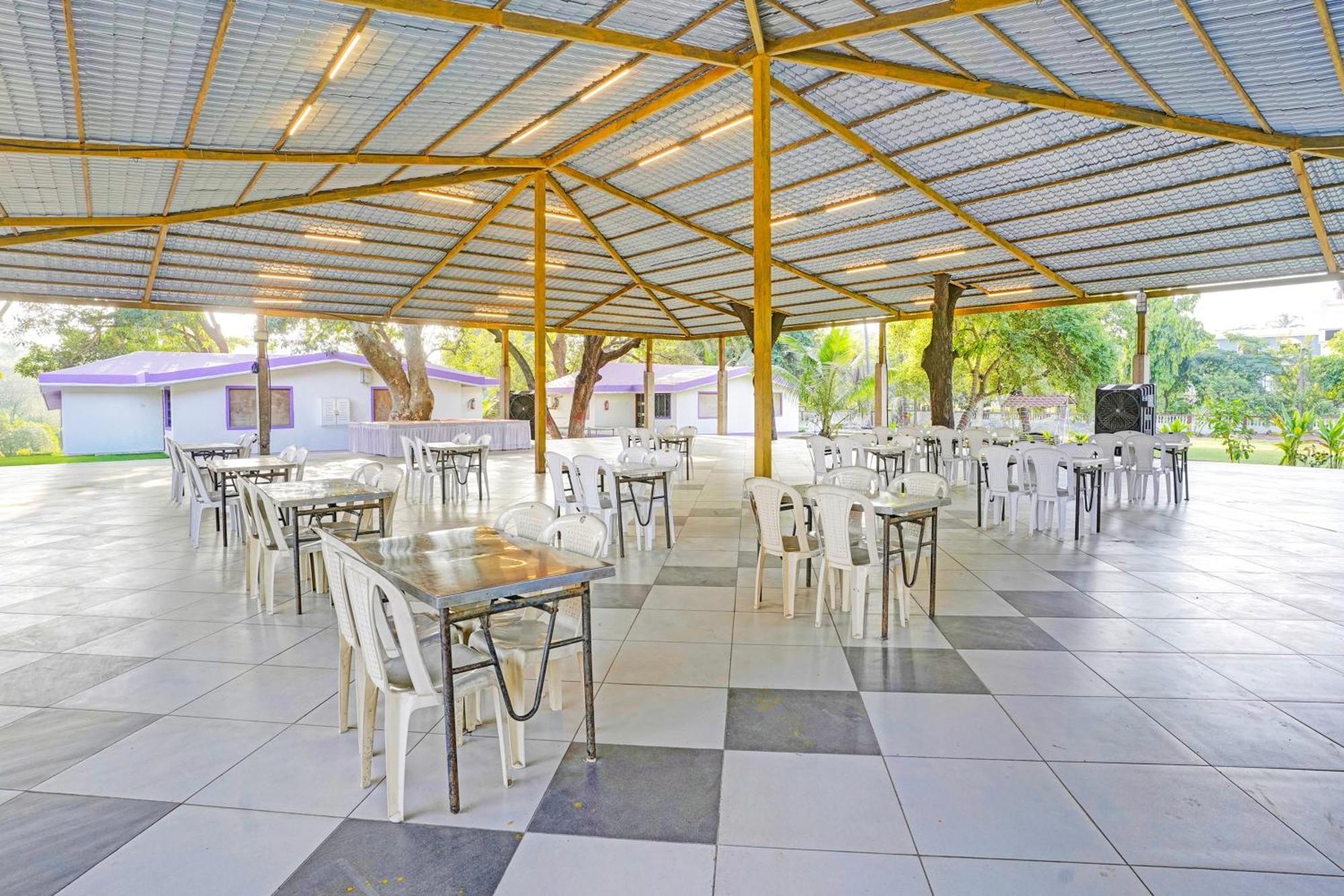 Collection O 83541 Hotel Summer House Daman Exterior foto