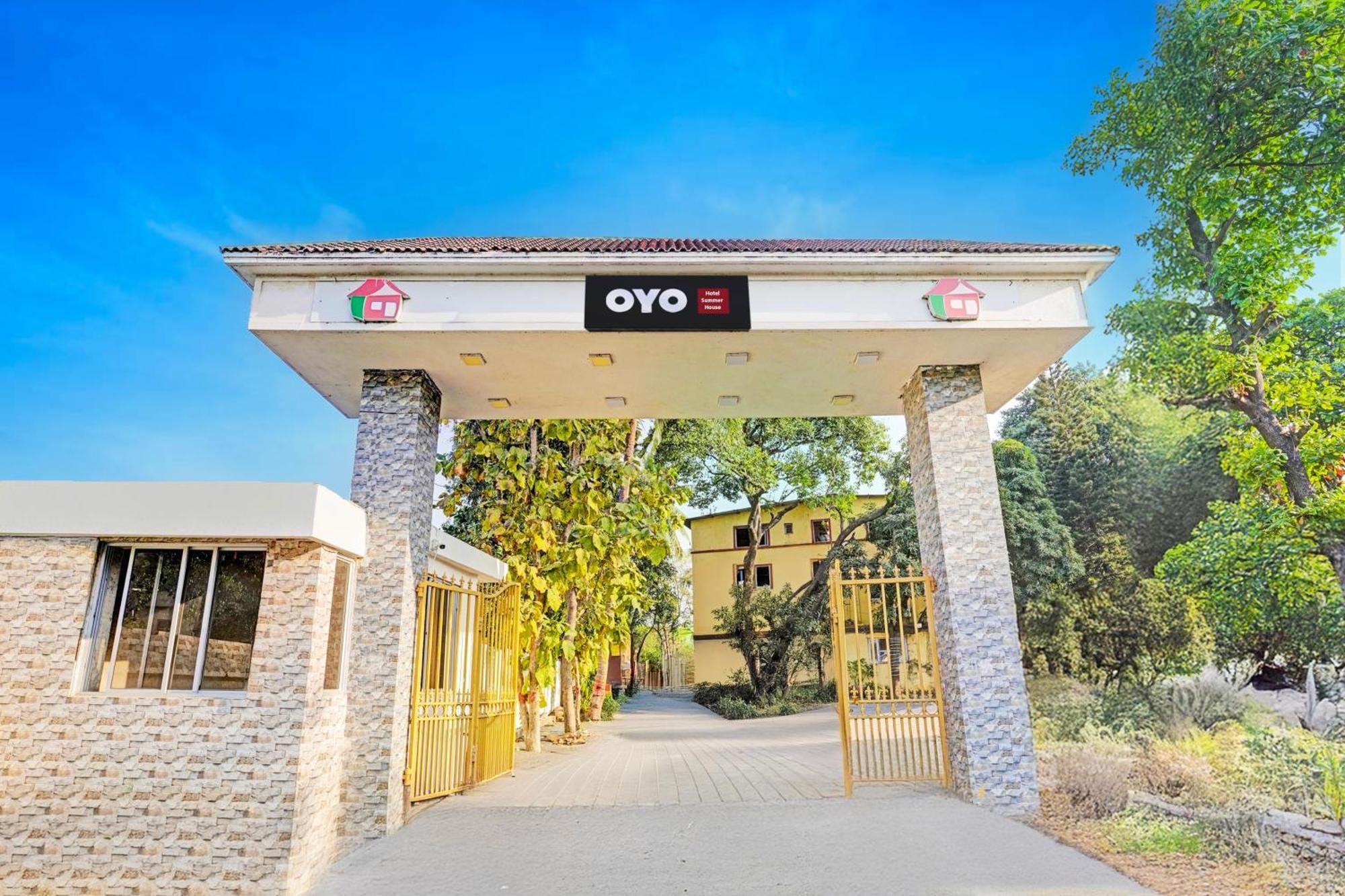 Collection O 83541 Hotel Summer House Daman Exterior foto