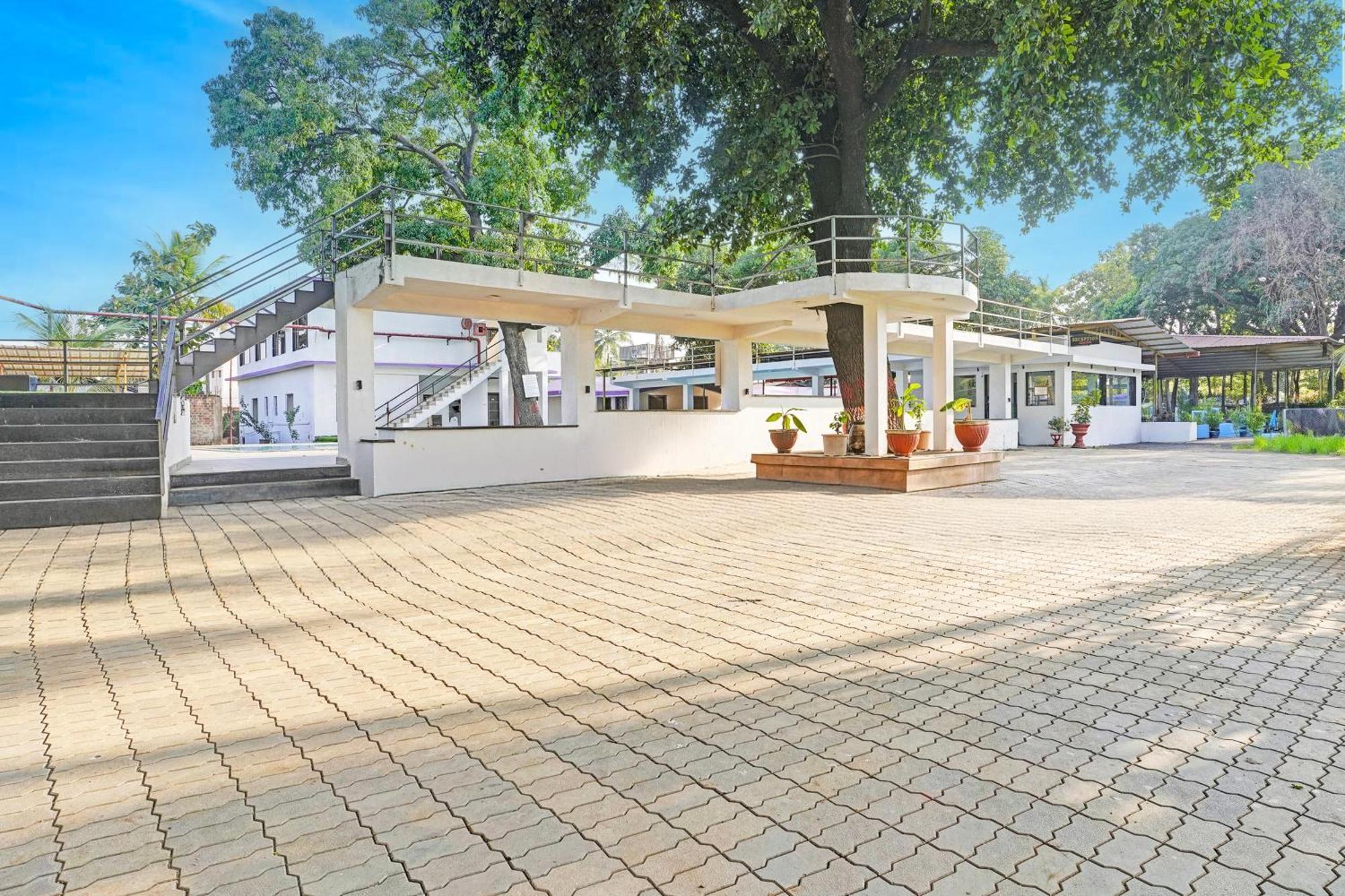 Collection O 83541 Hotel Summer House Daman Exterior foto